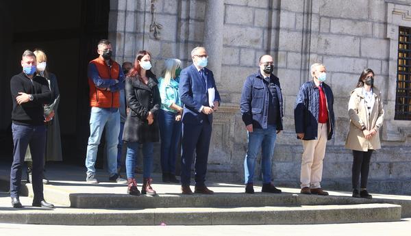 El Ayuntamiento de Ponferrada y el Consejo del Bierzo guardan un minuto de silencio en recuerdo a la última víctima de violencia machista