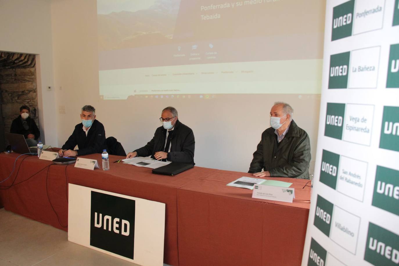 El monasterio de San Pedro de Montes ubicado en la localidad de Montes de Valdueza se convirió este miércoles en escenario de la presentación de la nueva herramienta tecnológica que se usará para realizar el inventario de los bienes patrimoniales del espacio cultural de la Tebaida berciana