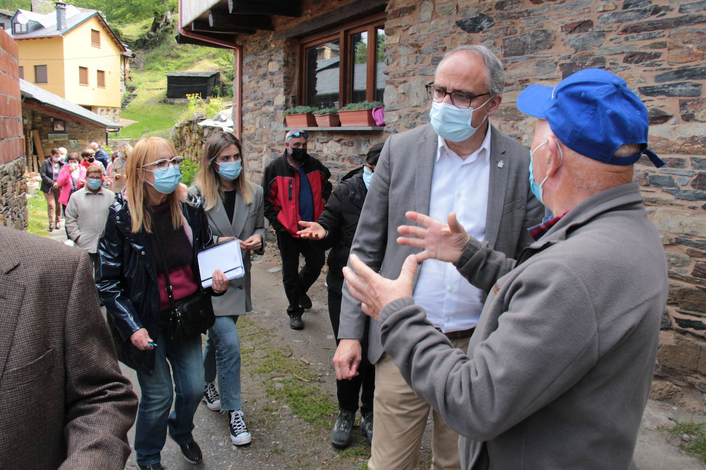 Fotos: El alcalde de Ponferrada visita San Esteban y San Adrián de Valdueza