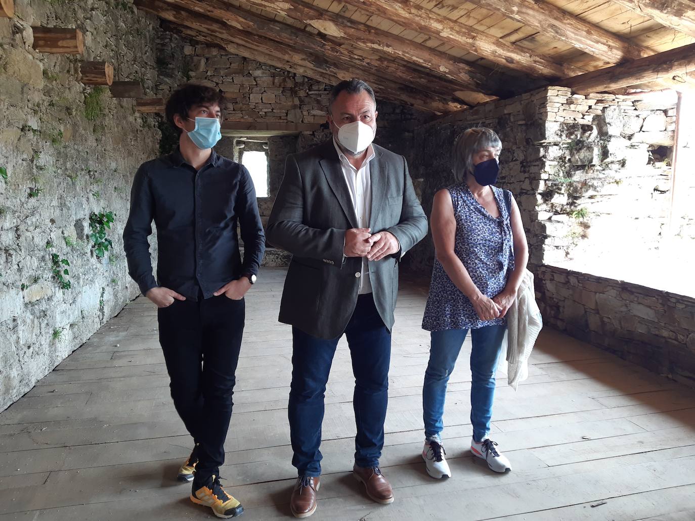 Fotos: El presidente provincial visita el castillo de Sarracín