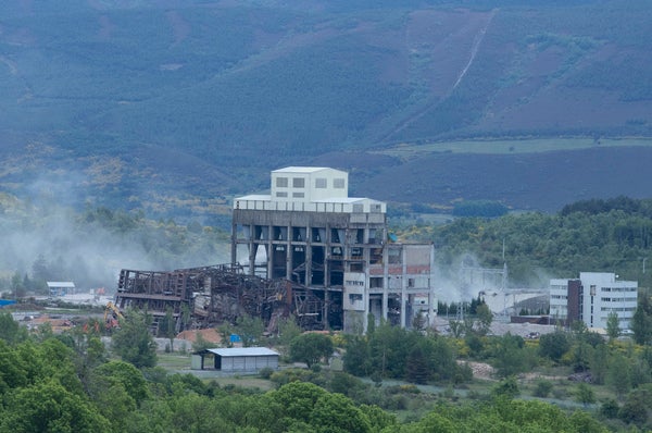 Voladura de la torre de refrigeración de la térmica de Anllares.