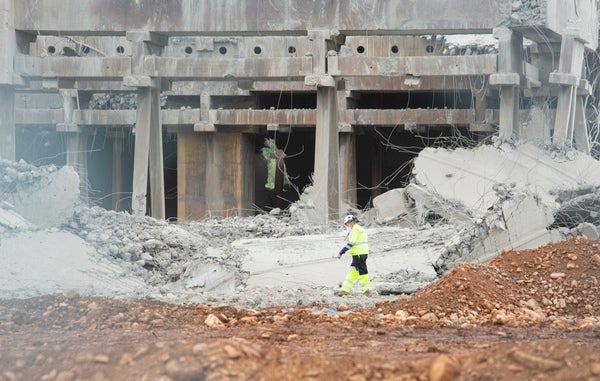 Voladura de la torre de refrigeración de la térmica de Anllares.