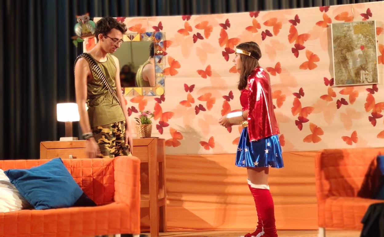 El elenco más joven de Dinamia Teatro pone en escena 'Mariposas negras'.