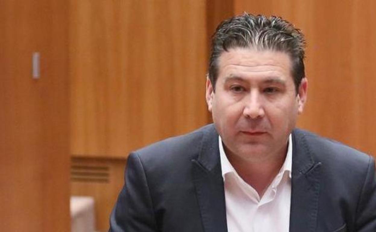 Luis Mariano Santos, procurador de UPL en las Cortes.