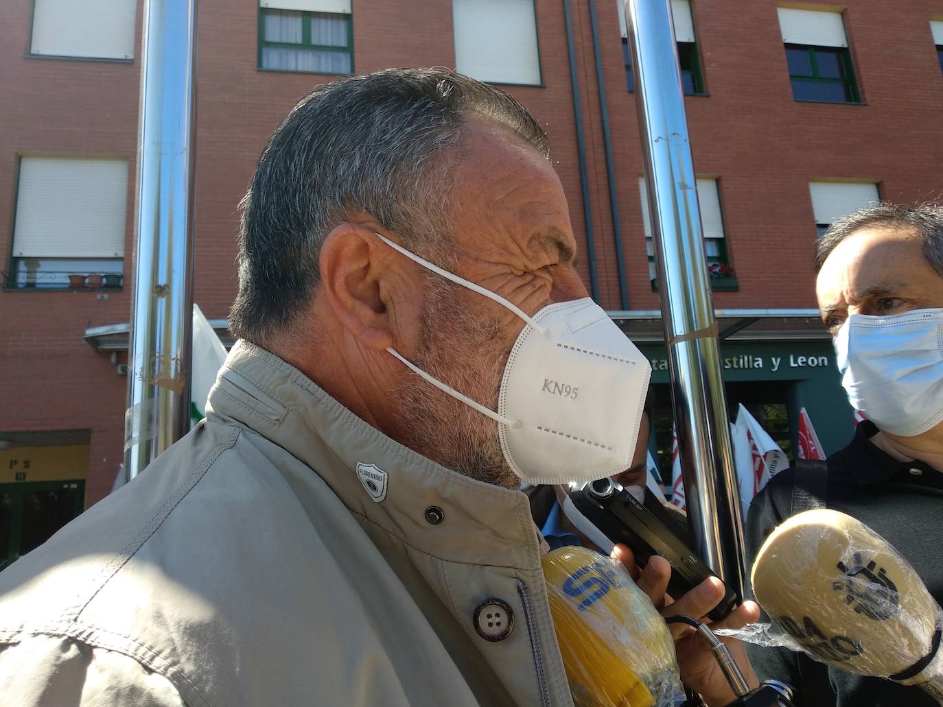 Protesta contra el cierre de la Escuela Hogar de Ponferrada.