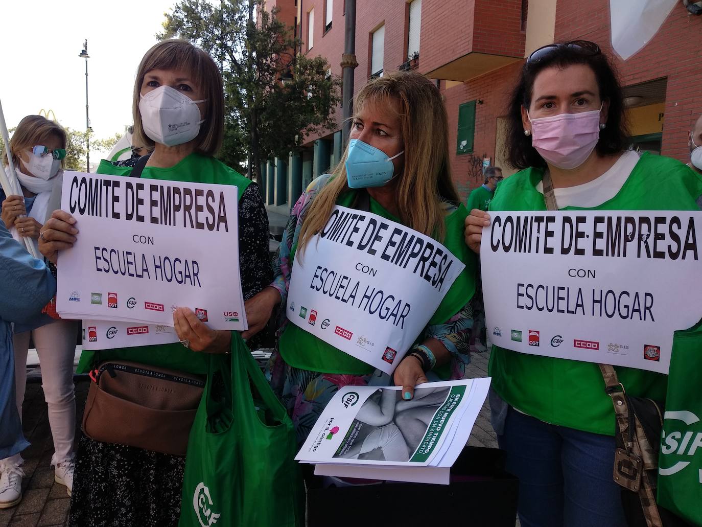 Protesta contra el cierre de la Escuela Hogar de Ponferrada.