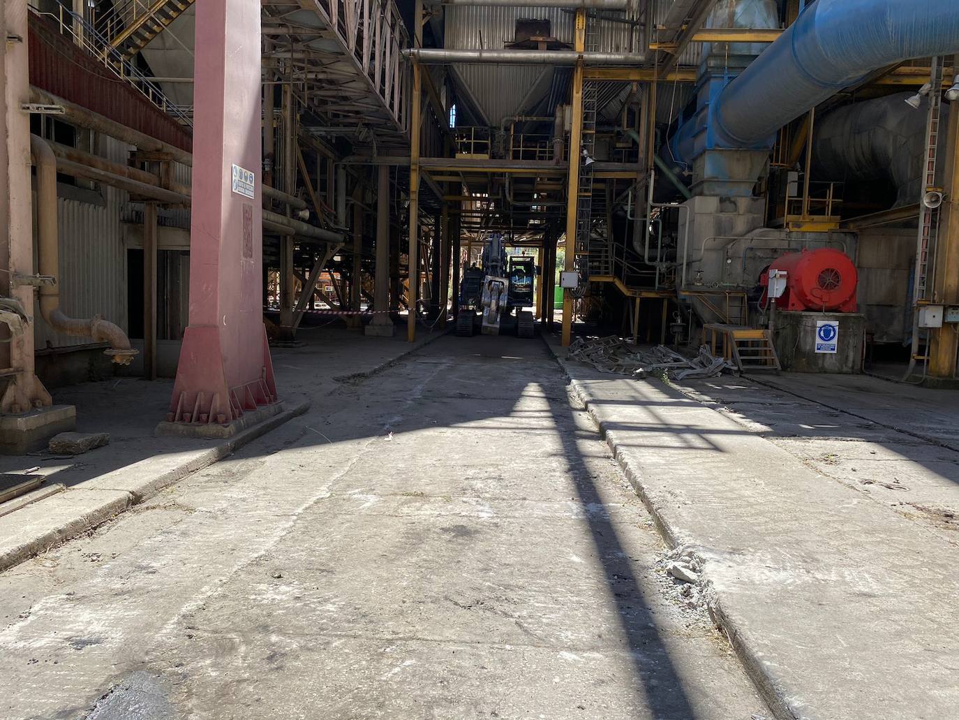 Obras de desmantelamiento de la central térmica de Compostilla II de Cubillos del Sil. 