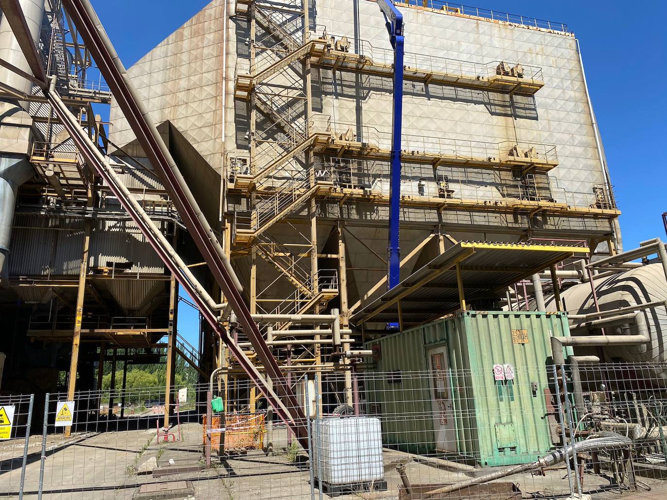 Obras de desmantelamiento de la central térmica de Compostilla II de Cubillos del Sil. 
