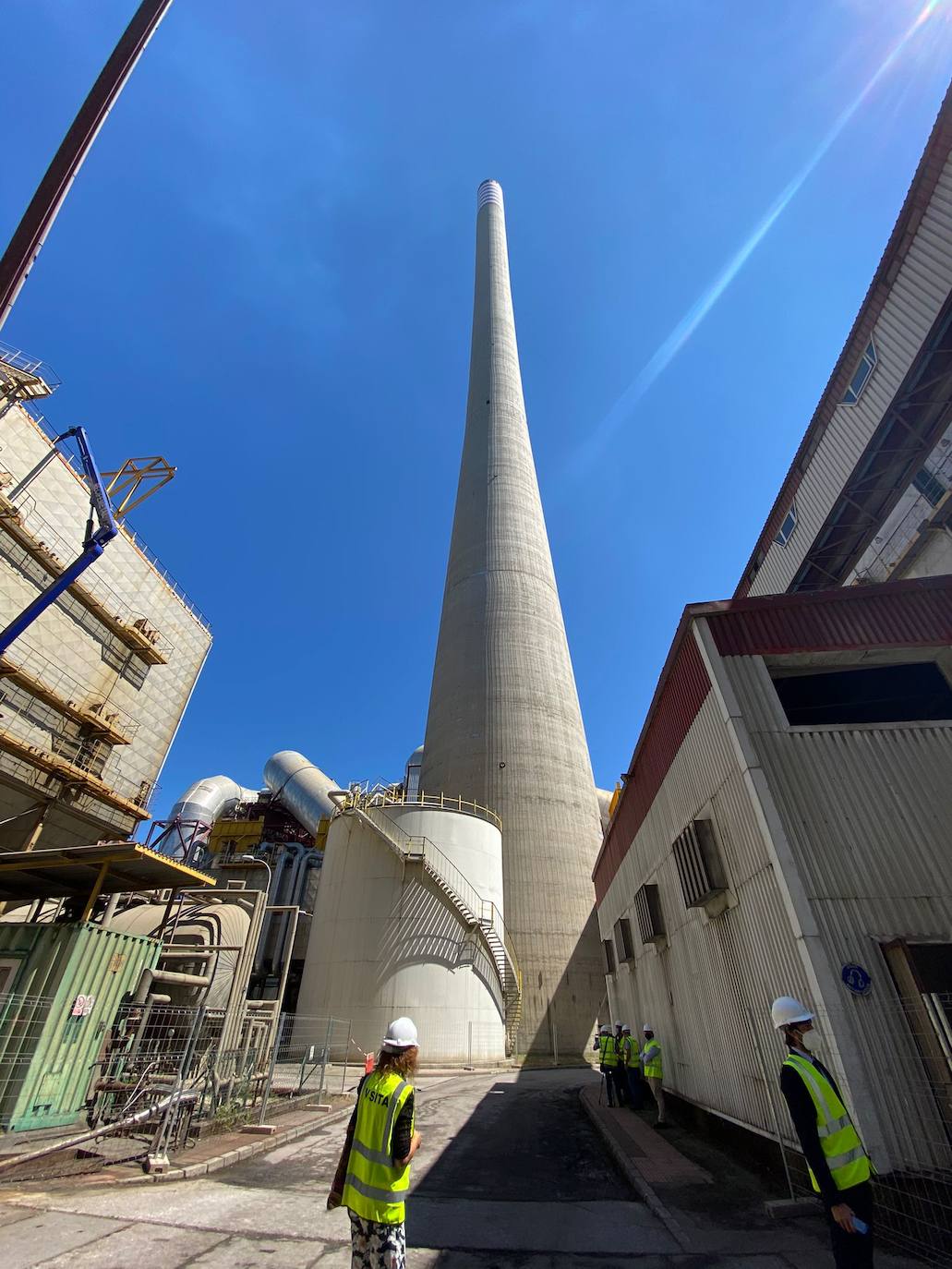 Obras de desmantelamiento de la central térmica de Compostilla II de Cubillos del Sil. 
