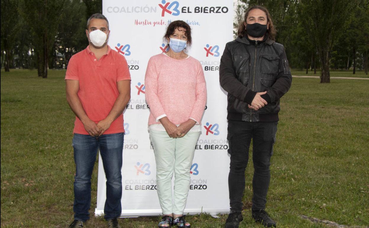 María Obdulia Rodríguez (C), junto a responsables de CB.