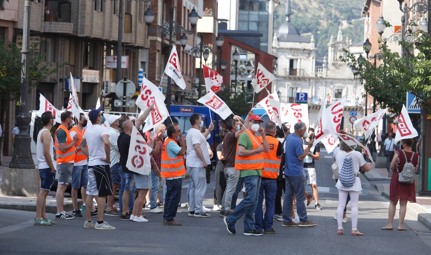 Fotos: Concentración de trabajadores de la factoría LM