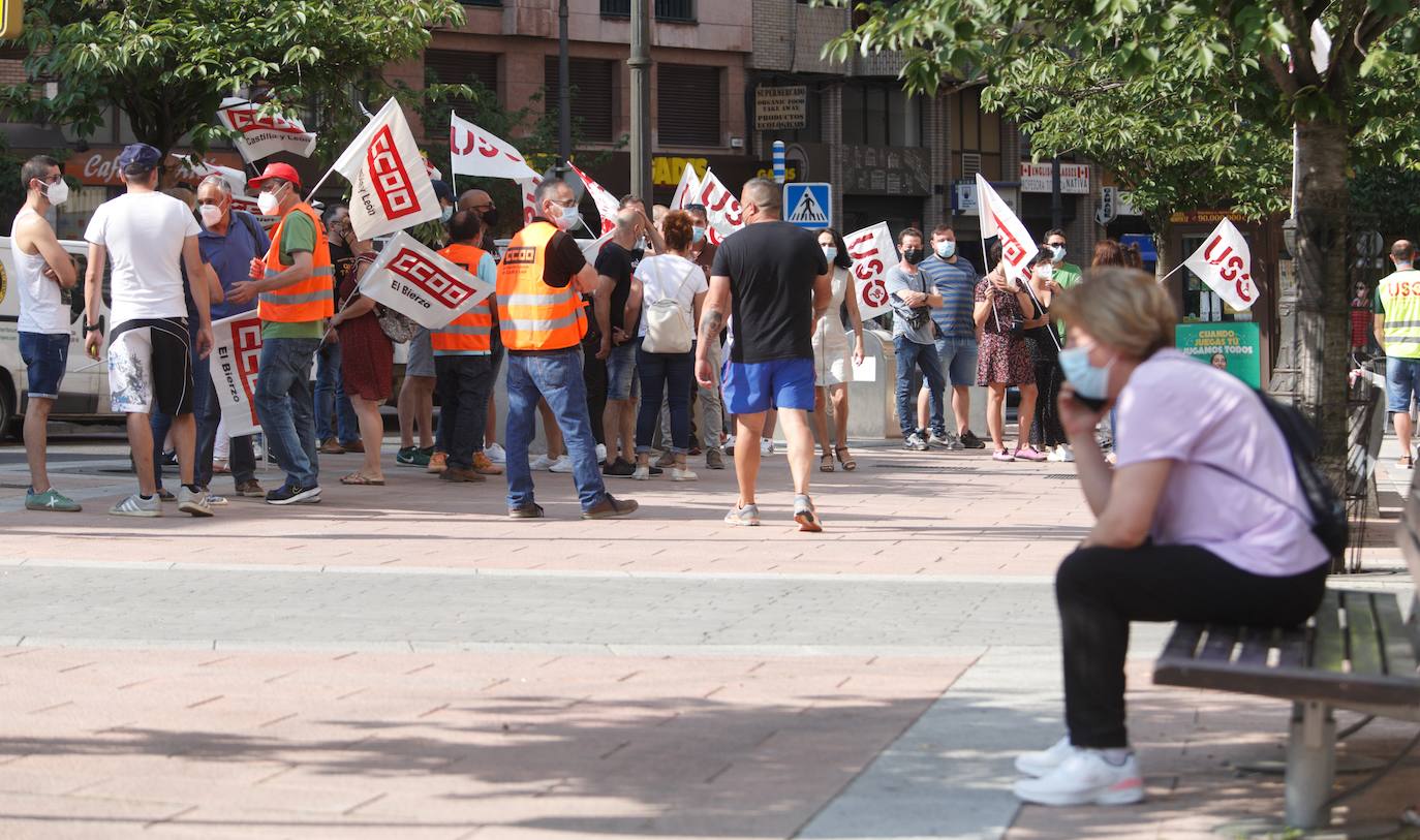 Fotos: Concentración de trabajadores de la factoría LM