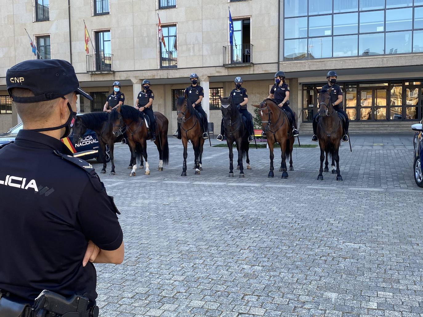 Fotos: Unidad de Caballería de la Policía Nacional en el Camino en Ponferrada