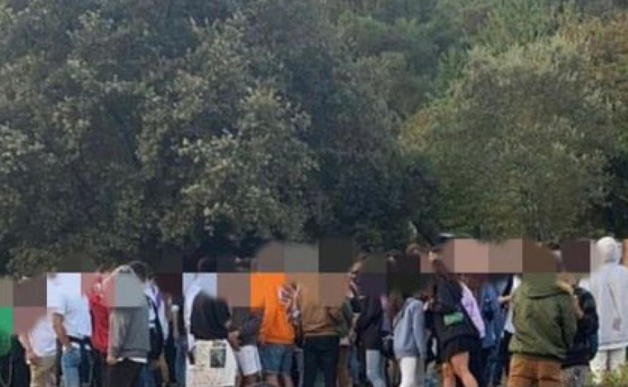 Fiesta ilegal en el pantano de Bárcena.