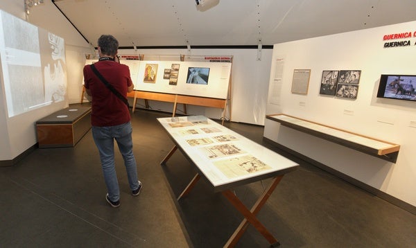 Inauguración de la exposición 'Picasso. El viaje del Guernica'. 