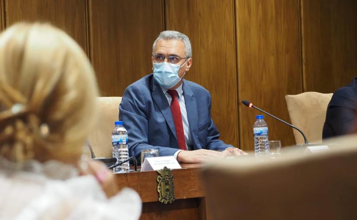 El delegado en Gobierno en Castilla y León, Javier Izquierdo, en el acto institucional dle Día del Bierzo celebrado en el Ayuntamiento de Ponferrada. 