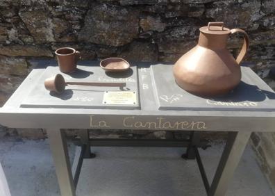 Imagen secundaria 1 - La localidad ponferradina de Villar de los Barrios estrena elementos decorativos