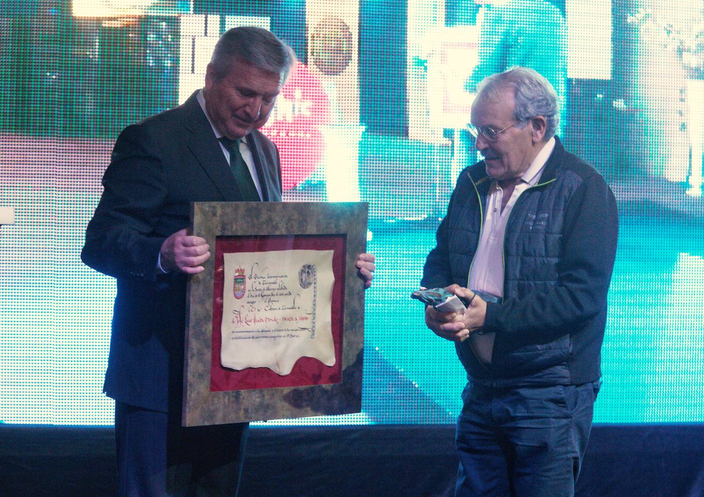 Fotos: Carracedelo premia a José Luis Prada