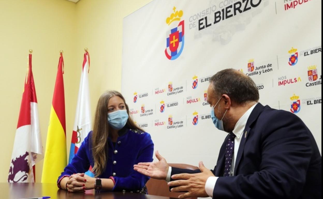 La nueva delegada territorial de la Junta, Ester Muñoz, se reunió con el presidente del Consejo Comarcal del Bierzo, Jesús Álvarez Courel. 