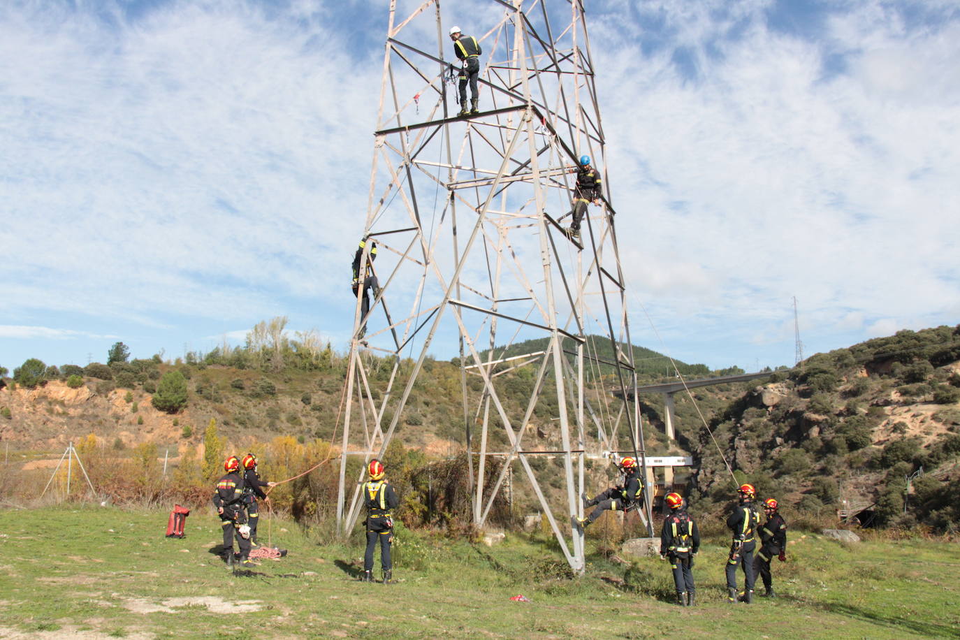 Fotos: Curso de rescate en altura de los bomberos de Ponferrada