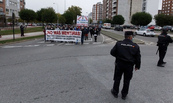 Manifestación en Ponferrada por el cierre de los consultorios médicos.