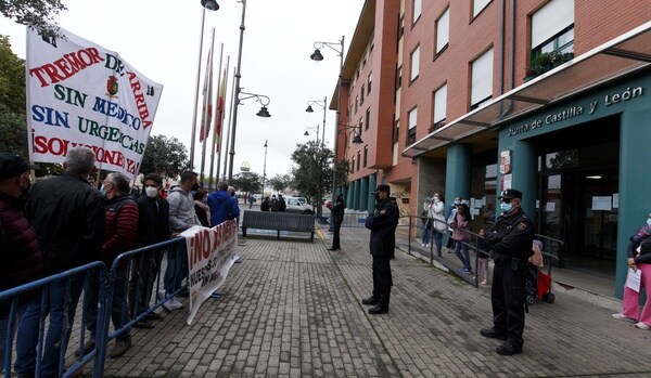 Manifestación en Ponferrada por el cierre de los consultorios médicos.