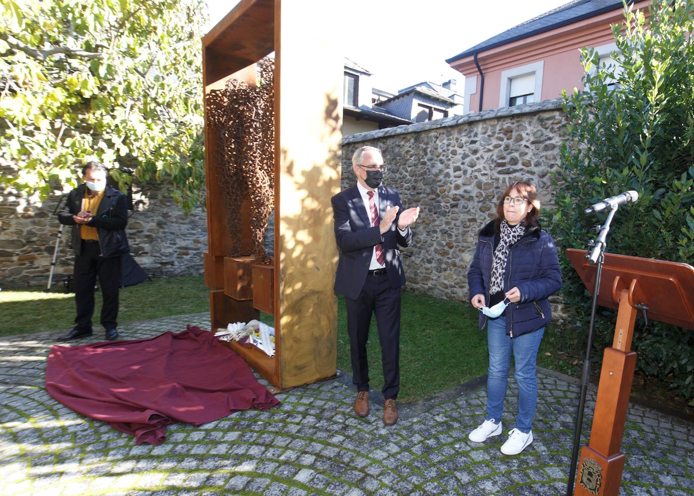 Fotos: Homenaje a los represaliados de la Guerra Civil en Ponferrada