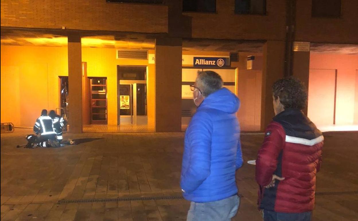 El incendio tuvo lugar en la plaza de los Molinos de Ponferrada.