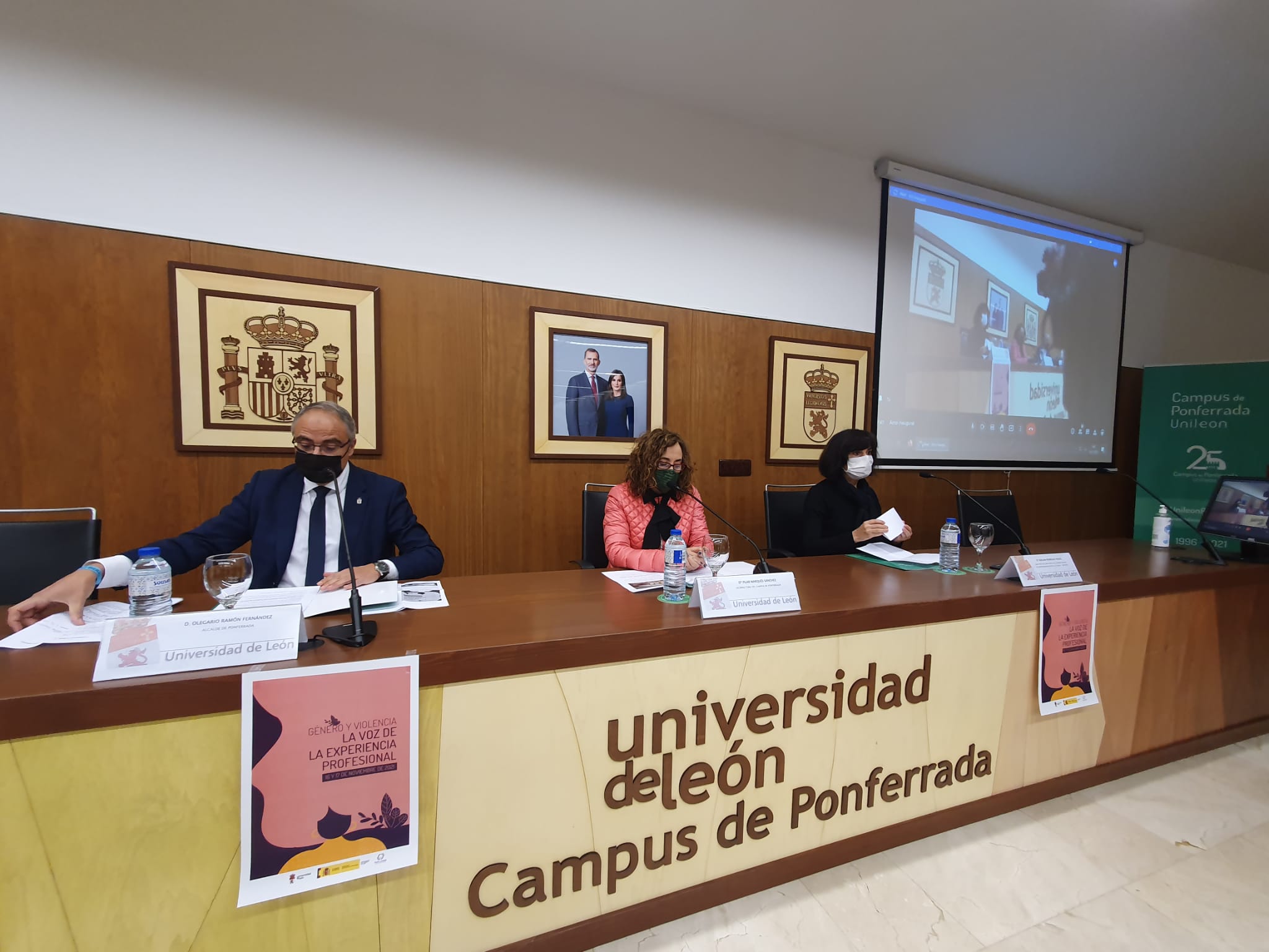 El alcalde de Ponferrada y la vicerrectora del Campus del Bierzo, en las Jornadas sobre 'Género y Violencia'.
