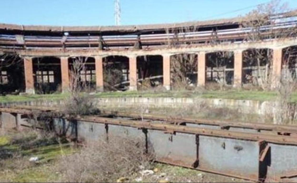 Antiguos talleres de Renfe en la zona del barrio de La Placa.