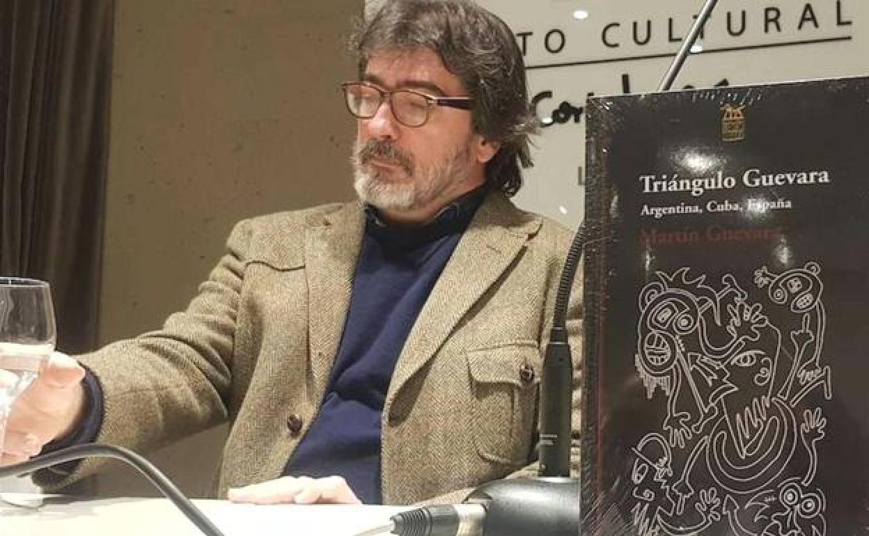 El escritor Martín Guevara.