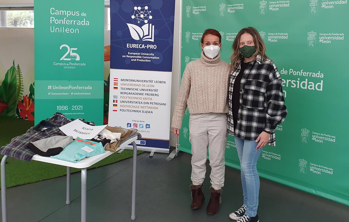 Mercadillo de ropa y complementos en el Campus de Ponferrada.