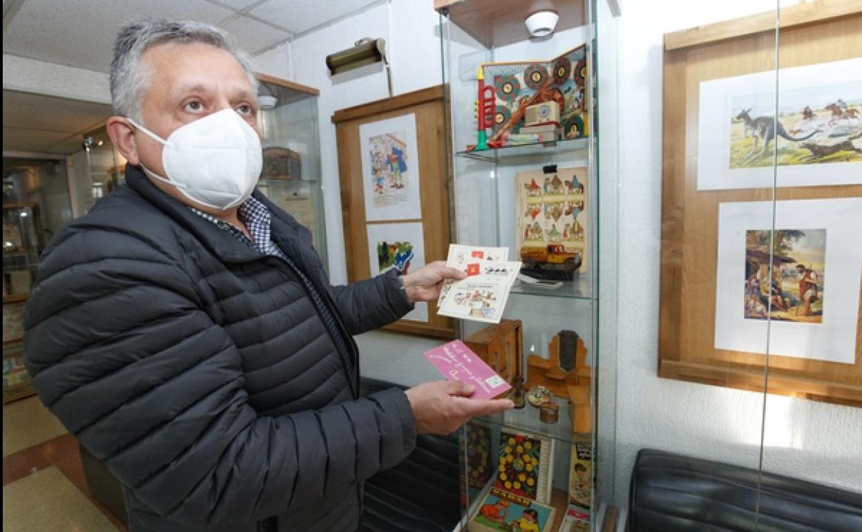 Exposición de juguetes antiguos del coleccionista berciano Manuel Fernández Villatoro, en la sede del Instituto de Estudios Bercianos en Ponferrada.