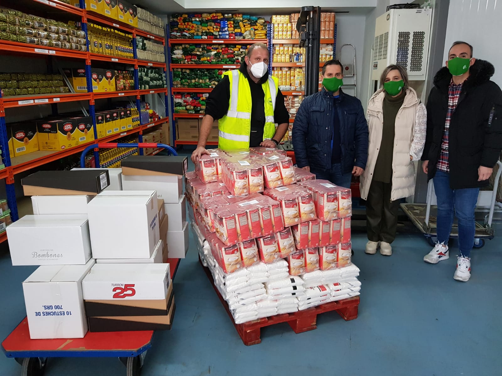 El sindicato CSIF ha donado productos al Banco de Alimentos valorados en 2.000 euros.