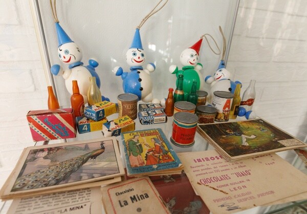 Exposición de juguetes antiguos del coleccionista berciano Manuel Fernández Villatoro, en la sede del Instituto de Estudios Bercianos en Ponferrada. 
