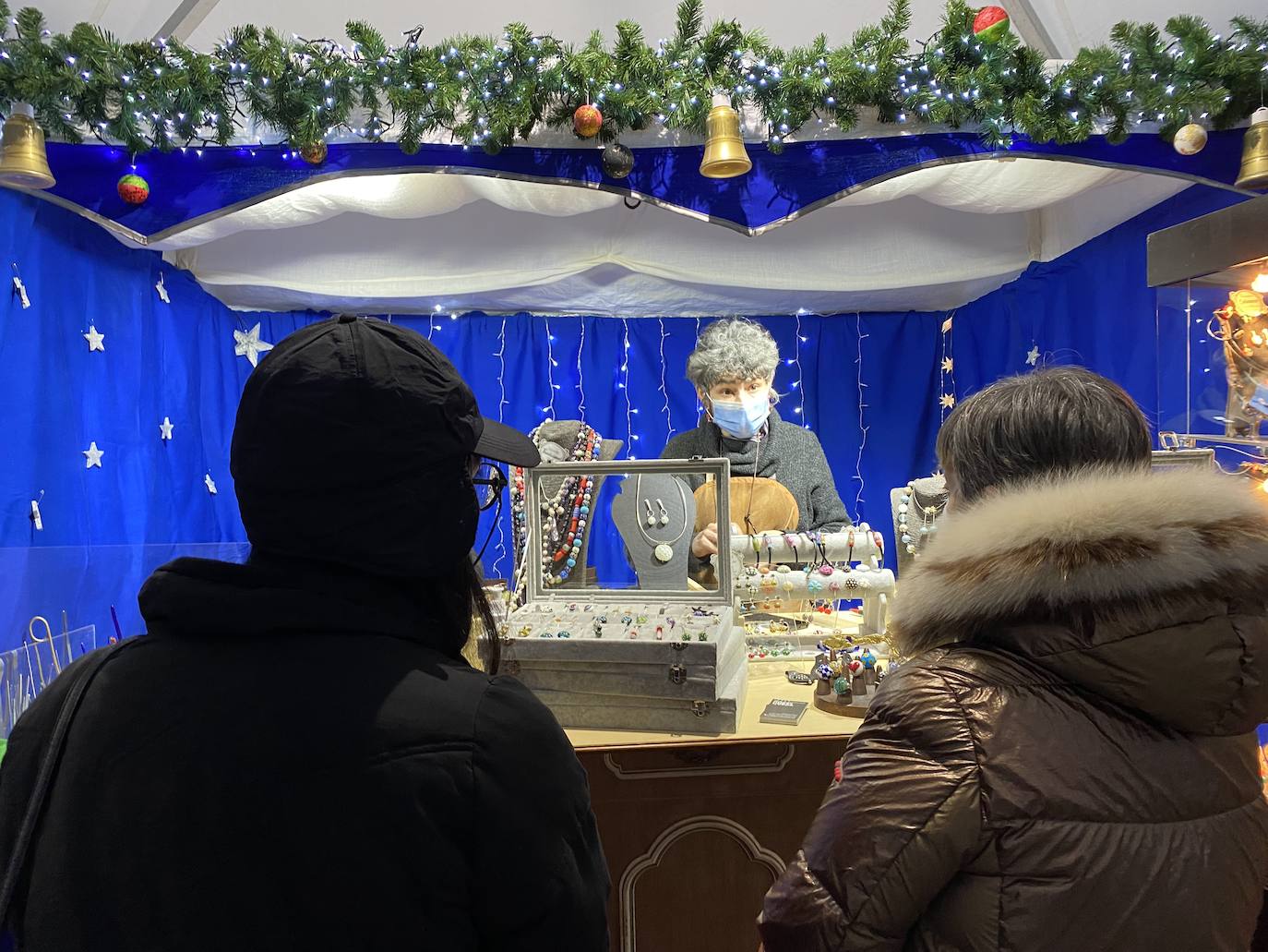 Fotos: Visita de Papá Noel y Mercadillo Navideño