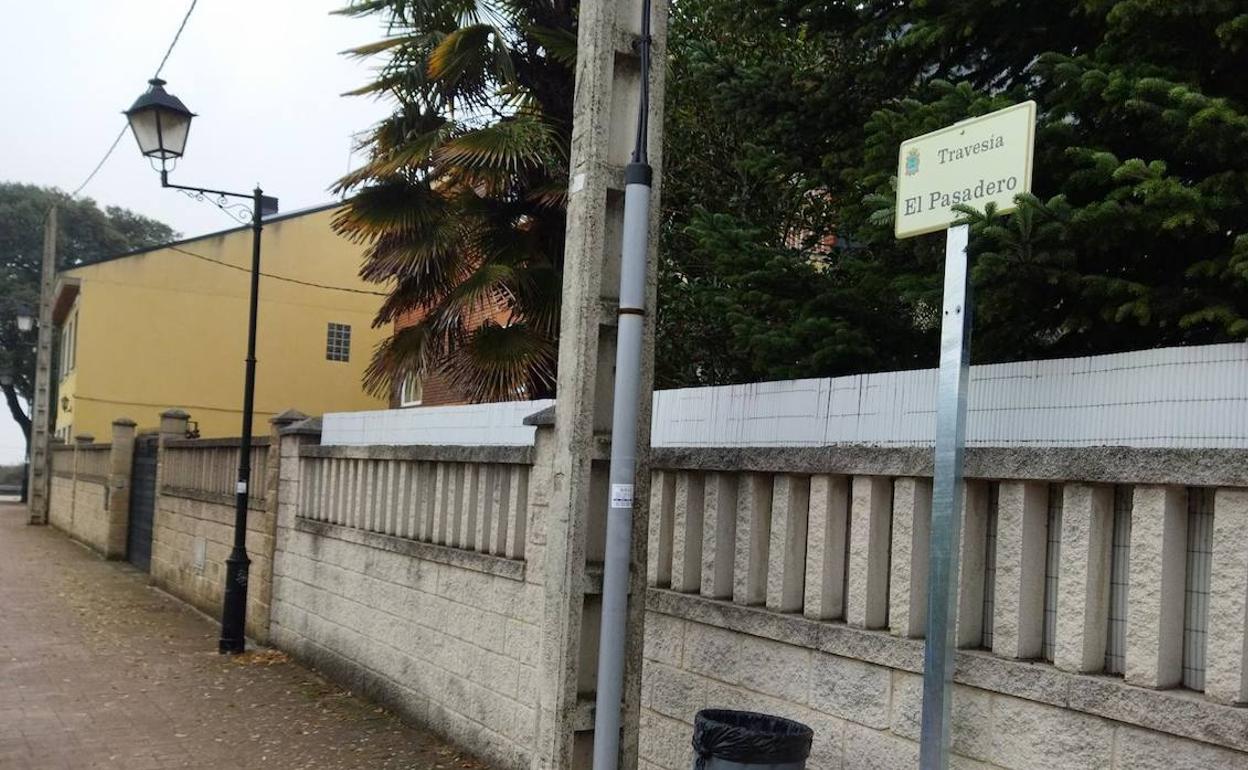 Nuevas placas con el nombre de calles en Santo Tomás de las Ollas.