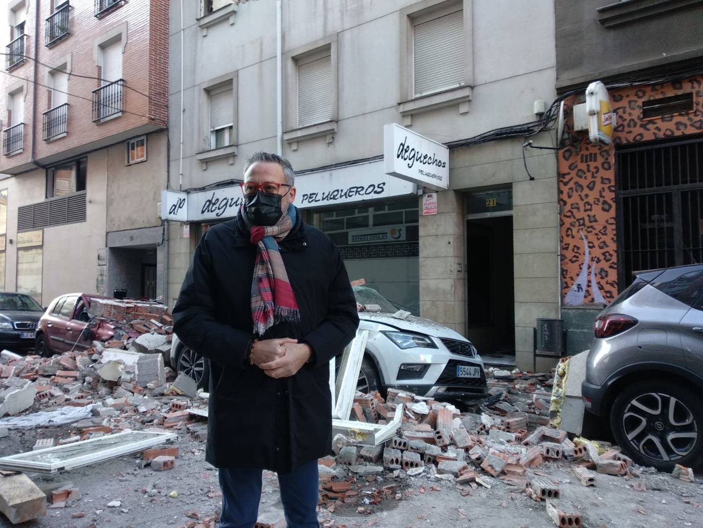 El concejal de Seguridad de Ponferrada, en la zona de la explosión.