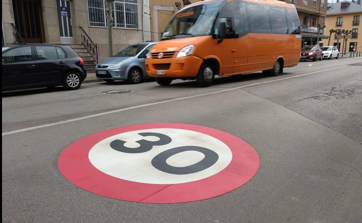 Zona 30 en la avenida del Castillo de Ponferrada.