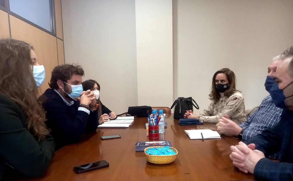 Imagen de la reunión del PP de León con representantes de CEL y Templarium.