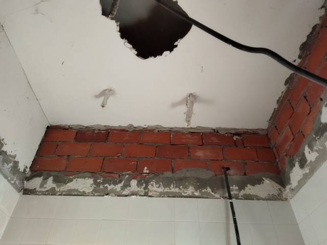 Obras de remodelación del consultorio médico de Villanueva de Valdueza.