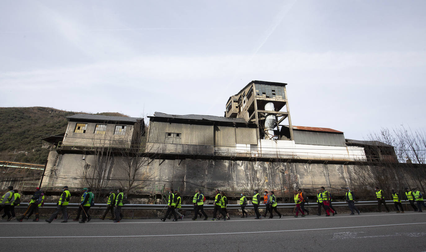 Tercera etapa de la marcha a pie entre Villablino y Ponferrada en defensa de la sanidad pública de Laciana y del Bierzo, entre las localidades bercianas de Páramo del Sil y Toreno.