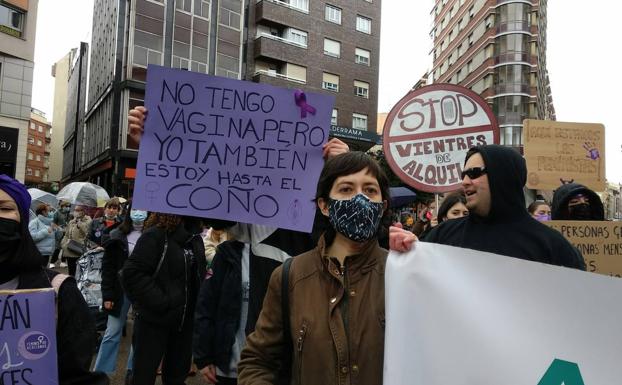 Galería. Manifestación de la Asociacion de Mujeres Feministas Bercianas en Ponferrada.