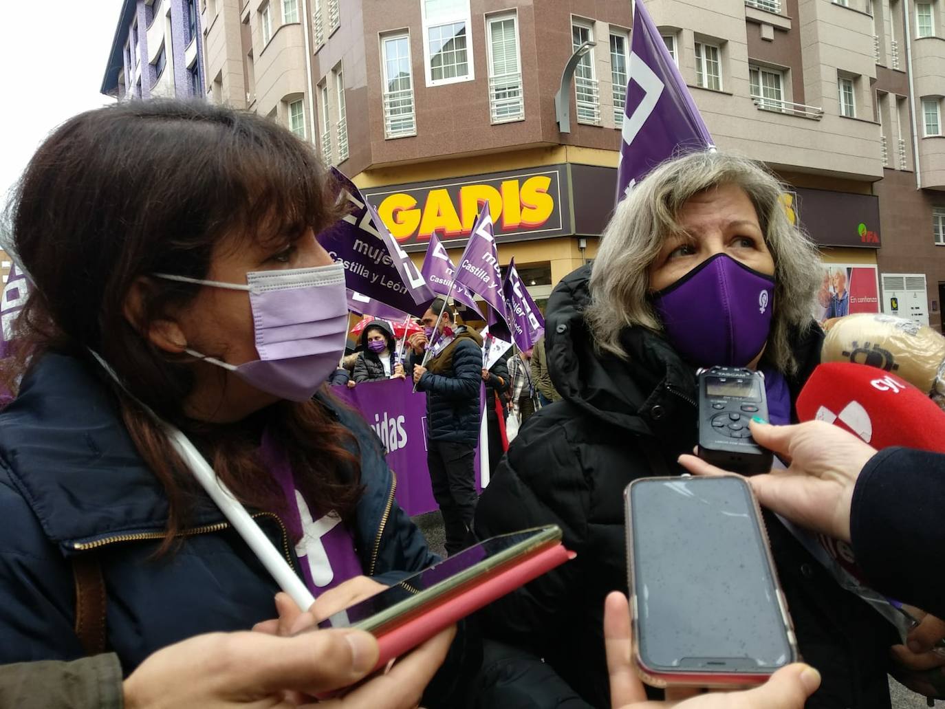 Concentración de UGT y CCOO en el Día de la Mujer en Ponferrada.