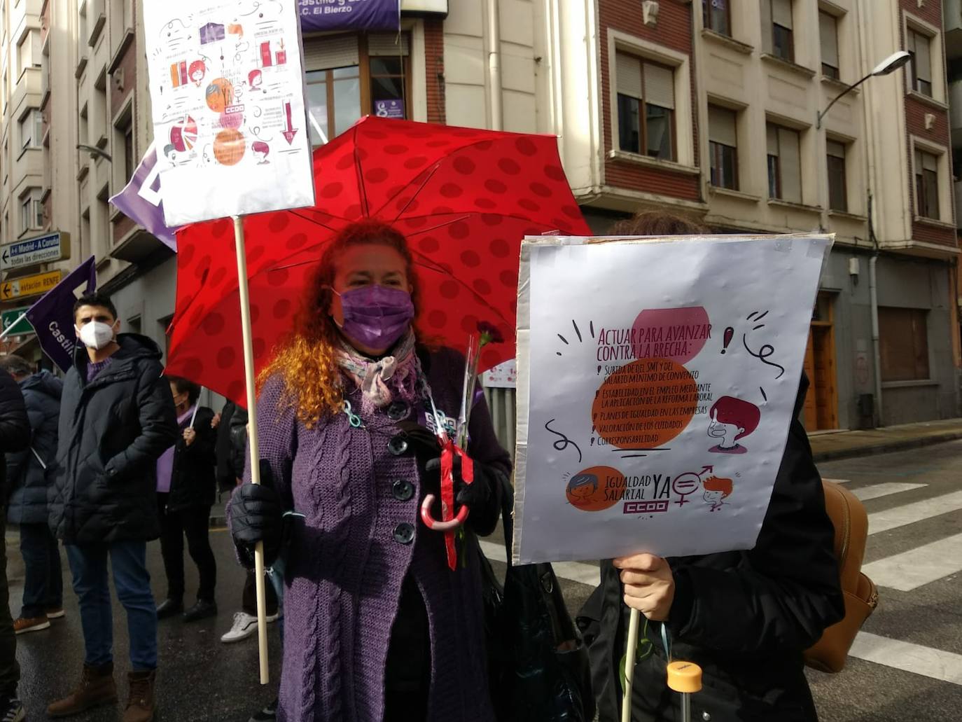 Concentración de UGT y CCOO en el Día de la Mujer en Ponferrada.