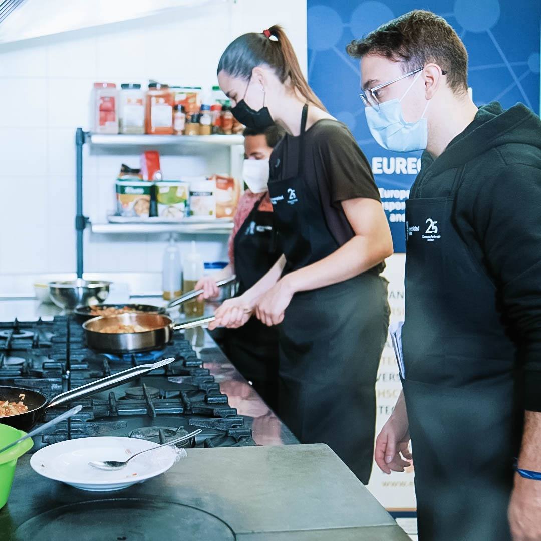 Taller de cocina saludable con sabor a Bierzo en el Campus de la ULE en Ponferrada. 