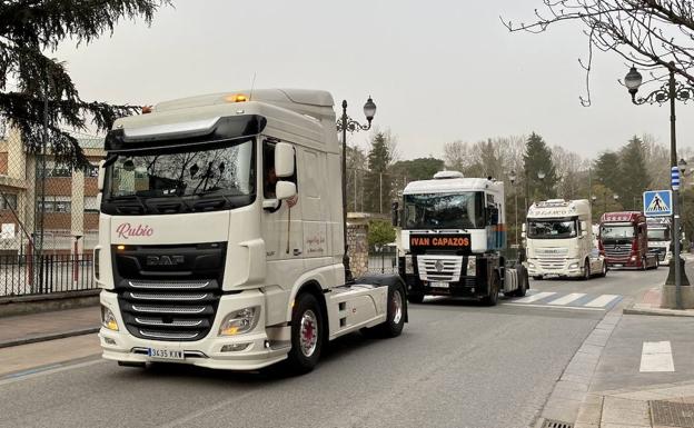 Los transportistas bercianos siguen adelante con los paros y denuncian «presiones» bajo «amenazas»