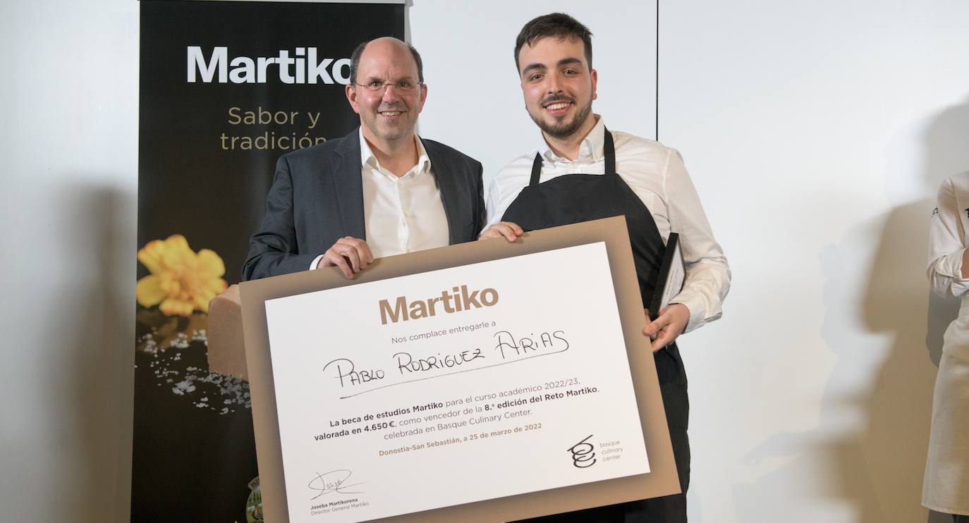 El joven cocinero ponferradino Pablo Rodríguez gana el certamen gastronómico Reto Martiko 2022.