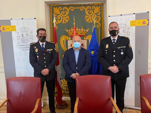 Acto de despedida del comisario de Ponferrada en la Subdelegación del Gobierno en León.