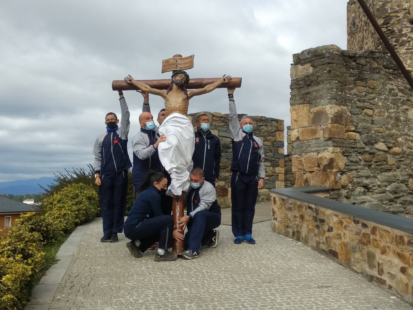 Miembros de la USAC de Santocildes ensayan el Traslado al Castillo del Cristo de la Esperanza.